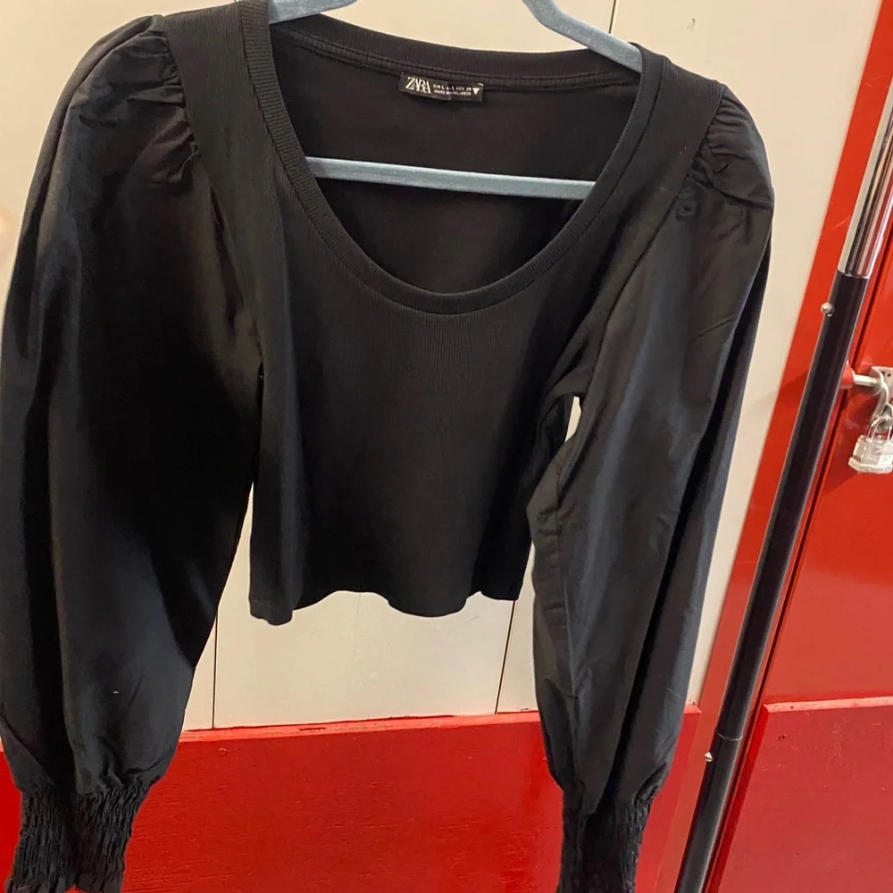 Zara Black Puff Sleeve Cropped Top with Smocked Cuffs | Size L